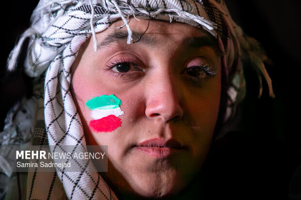 عزاداری و تجمع مردمی در سوگ رهبر شهید در میدان انقلاب تهران