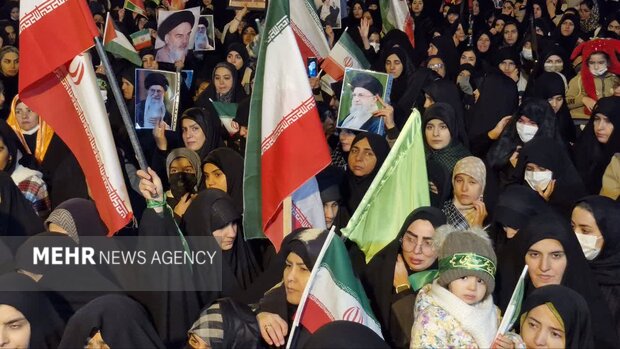 اجتماع شبانه کوهدشتی‌ها و دلفانی‌ها در سوگ رهبر شهید ملت