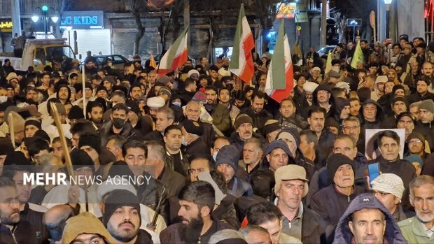 اجتماع شبانه کوهدشتی‌ها و دلفانی‌ها در سوگ رهبر شهید ملت