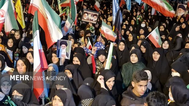 اجتماع شبانه کوهدشتی‌ها و دلفانی‌ها در سوگ رهبر شهید ملت