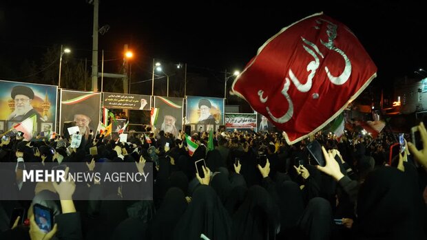 اجتماع شبانه کوهدشتی‌ها و دلفانی‌ها در سوگ رهبر شهید ملت
