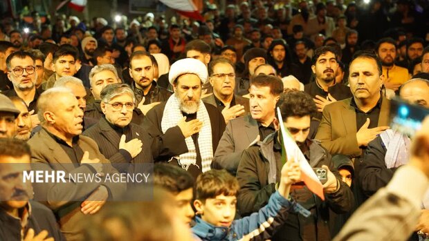 اجتماع شبانه کوهدشتی‌ها و دلفانی‌ها در سوگ رهبر شهید ملت