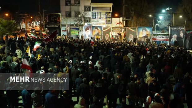 اجتماع شبانه کوهدشتی‌ها و دلفانی‌ها در سوگ رهبر شهید ملت