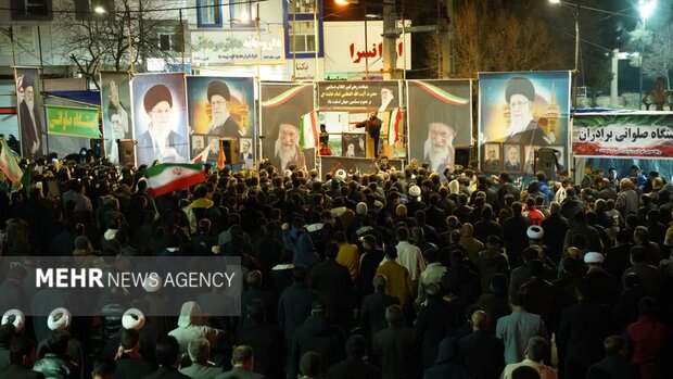 اجتماع شبانه کوهدشتی‌ها و دلفانی‌ها در سوگ رهبر شهید ملت