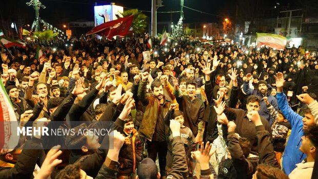 اجتماع شبانه کوهدشتی‌ها و دلفانی‌ها در سوگ رهبر شهید ملت