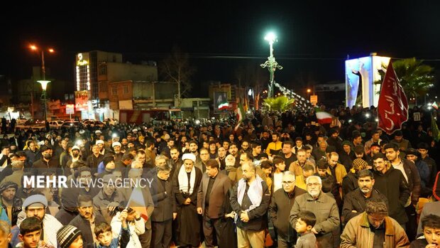 اجتماع شبانه کوهدشتی‌ها و دلفانی‌ها در سوگ رهبر شهید ملت