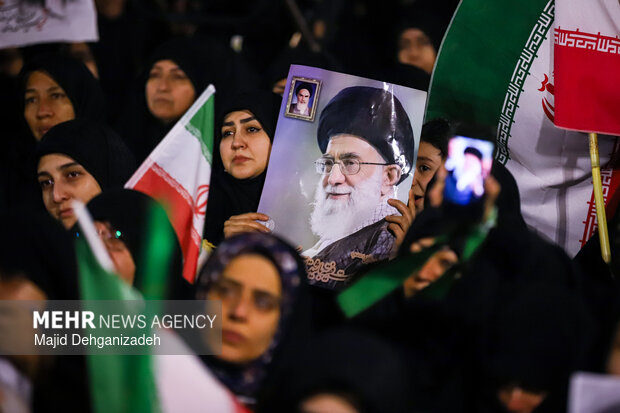 تجمع حماسی مردم ولایی دارالعباده یزد در خون‌خواهی امام شهید انقلاب