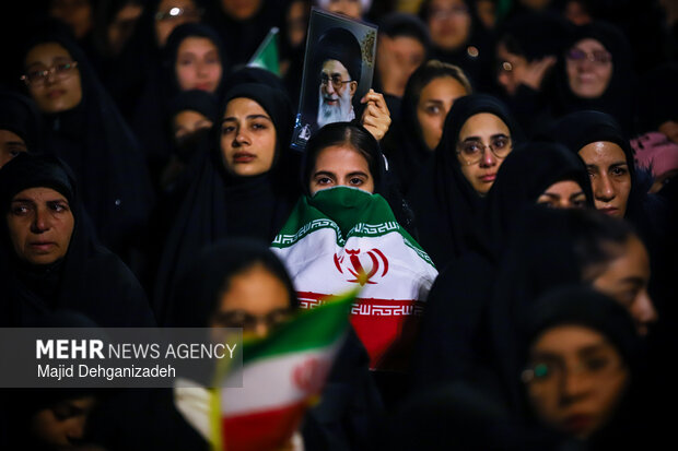 تجمع حماسی مردم ولایی دارالعباده یزد در خون‌خواهی امام شهید انقلاب