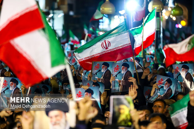 تجمع حماسی مردم ولایی دارالعباده یزد در خون‌خواهی امام شهید انقلاب