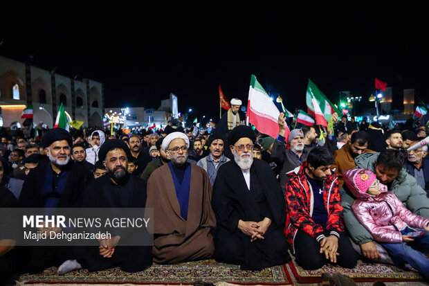 تجمع حماسی مردم ولایی دارالعباده یزد در خون‌خواهی امام شهید انقلاب