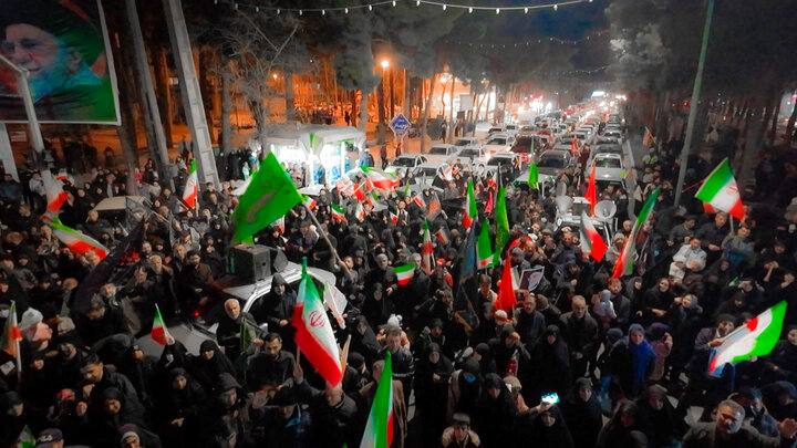 پرچم‌گردانی در شصت‌ونهمین اجتماع «نحن منتقمون» کرمانشاه
