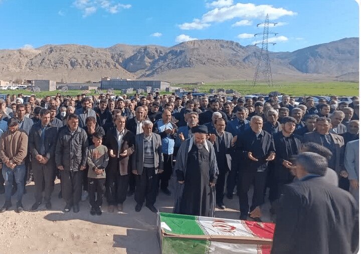 پیکر پاسدار شهید «صادق چلهنیا» در سرپلذهاب به خاک سپرده شد پیکر پاسدار شهید «صادق چلهنیا» در سرپلذهاب به خاک سپرده شد