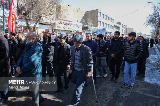 تشییع پیکر مطهر ۶ شهید اقتدار در زنجان
