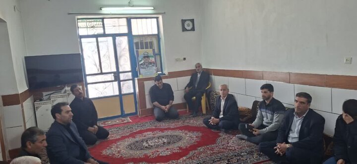 دیدار مسئولان بنیاد شهید لرستان با خانواده‌های شهدا