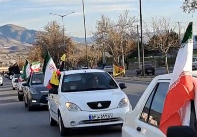 رژه خودرویی و موتوری مردم عزادار در سنندج