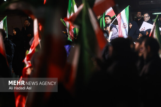 عزاداری و تجمع مردمی در سوگ رهبر شهید در میدان حضرت ولیعصر (عج) تهران