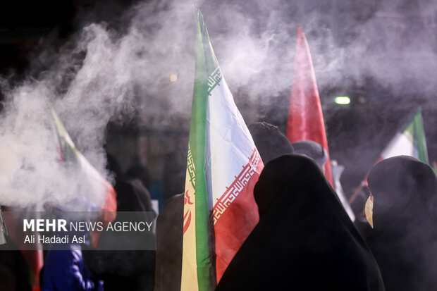 عزاداری و تجمع مردمی در سوگ رهبر شهید در میدان حضرت ولیعصر (عج) تهران