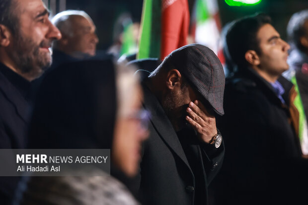 عزاداری و تجمع مردمی در سوگ رهبر شهید در میدان حضرت ولیعصر (عج) تهران