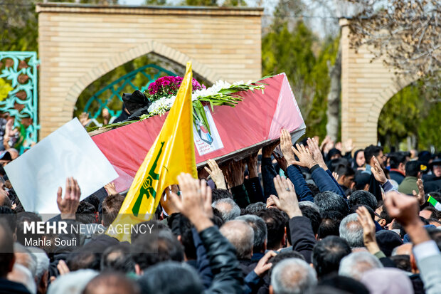 تشییع پیکر شهید مدافع اقتدار «عباس مبینی» در اراک