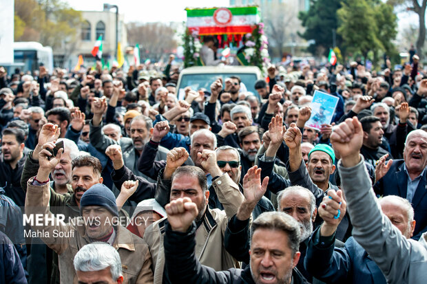 تشییع پیکر شهید مدافع اقتدار «عباس مبینی» در اراک