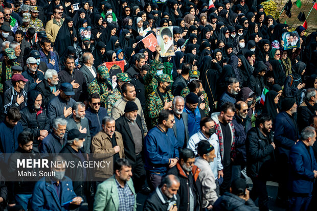 تشییع پیکر شهید مدافع اقتدار «عباس مبینی» در اراک