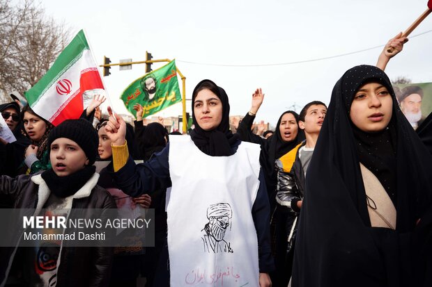 تجمع برزگ عاشورایی مردم اردبیل در سوگ رهبر شهید