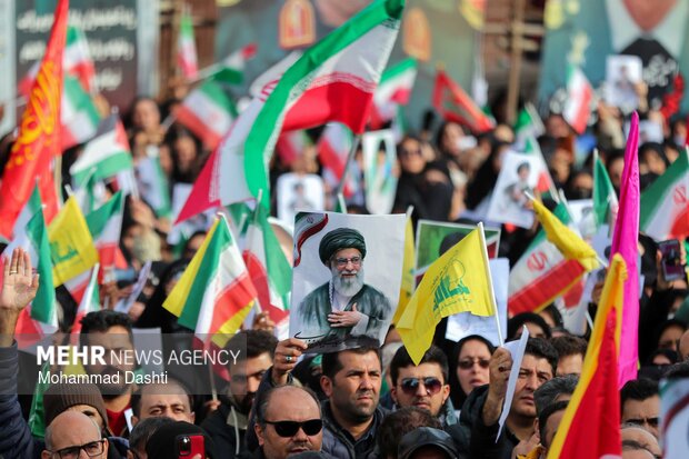 تجمع برزگ عاشورایی مردم اردبیل در سوگ رهبر شهید