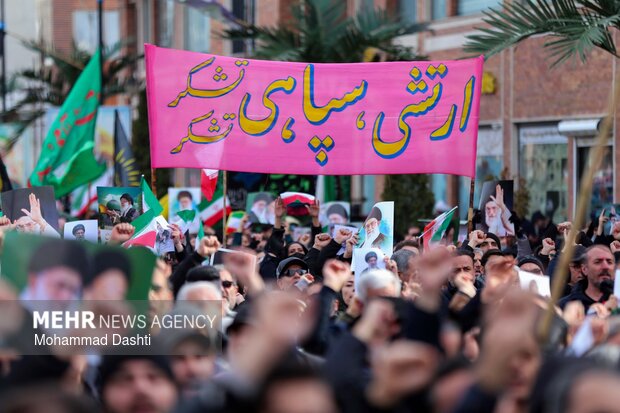 تجمع برزگ عاشورایی مردم اردبیل در سوگ رهبر شهید