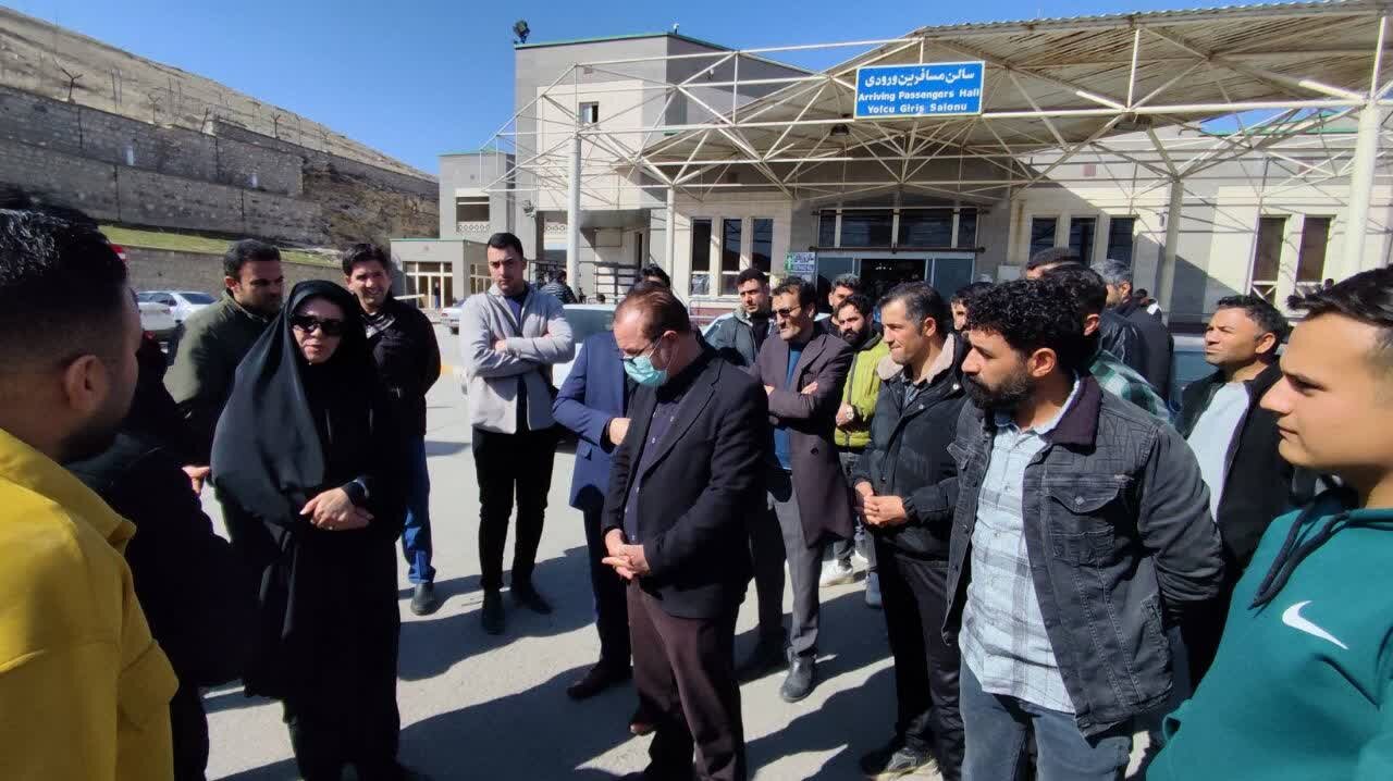 تاجفر:تردد مسافرین و کامیون‌ها در گمرک بازرگان به صورت روان جریان دارد