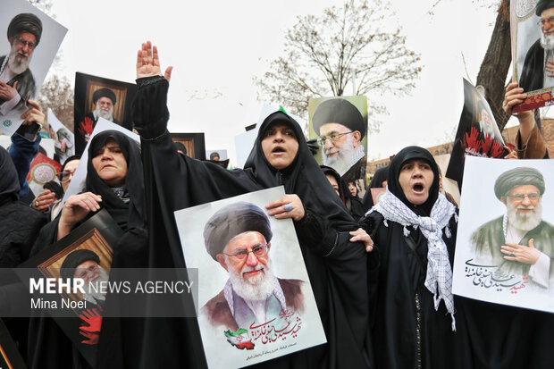 تشییع پیکر شهید مدافع وطن در آرادان