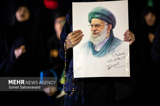 عزاداری و تجمع مردمی در سوگ رهبر شهید در میدان شهدای هفتم تیر تهران