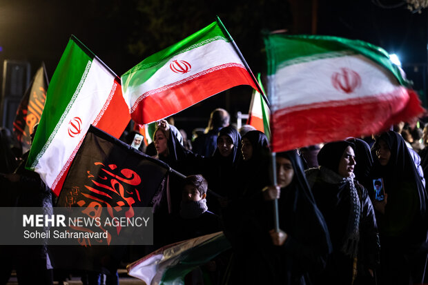 عزاداری و تجمع مردمی در سوگ رهبر شهید در میدان شهدای هفتم تیر تهران