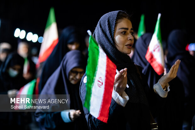 عزاداری و تجمع مردمی در سوگ رهبر شهید در میدان شهدای هفتم تیر تهران