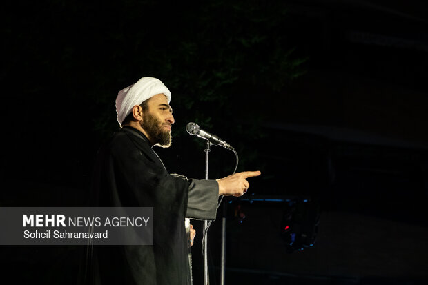 عزاداری و تجمع مردمی در سوگ رهبر شهید در میدان شهدای هفتم تیر تهران