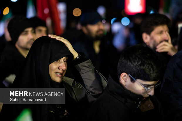 عزاداری و تجمع مردمی در سوگ رهبر شهید در میدان شهدای هفتم تیر تهران