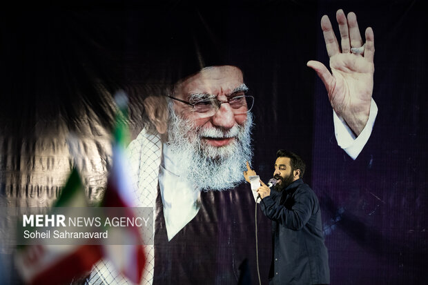 عزاداری و تجمع مردمی در سوگ رهبر شهید در میدان شهدای هفتم تیر تهران