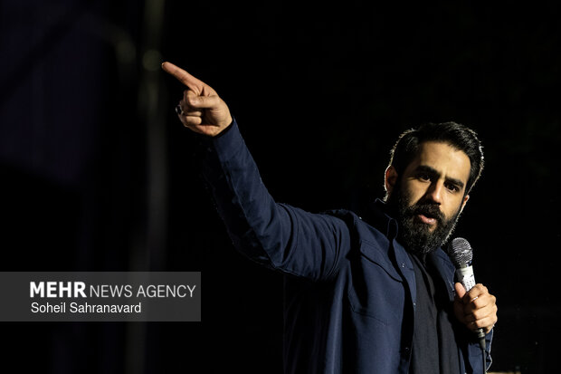 عزاداری و تجمع مردمی در سوگ رهبر شهید در میدان شهدای هفتم تیر تهران