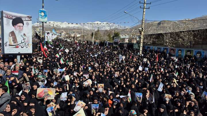 ایران یکپارچه خونخواه رهبر شهید؛ حضور حماسی مردم در نماز جمعه