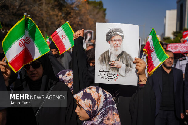 تشییع پیکر 12 شهید اقتدار وطن در شیراز