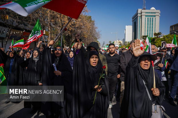 تشییع پیکر 12 شهید اقتدار وطن در شیراز