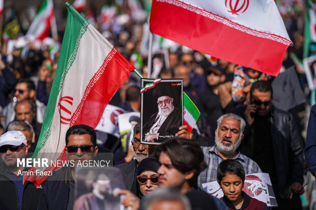 تشییع پیکر 12 شهید اقتدار وطن در شیراز