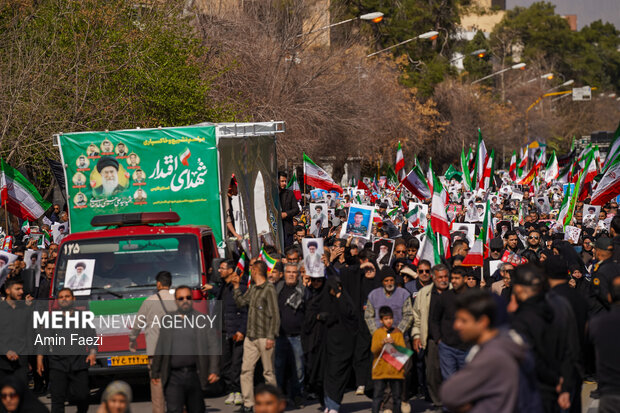 تشییع پیکر 12 شهید اقتدار وطن در شیراز