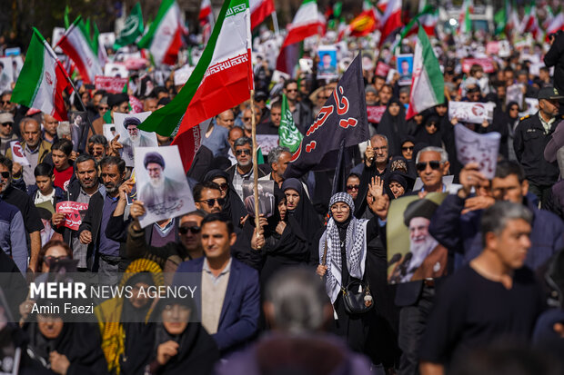 تشییع پیکر 12 شهید اقتدار وطن در شیراز