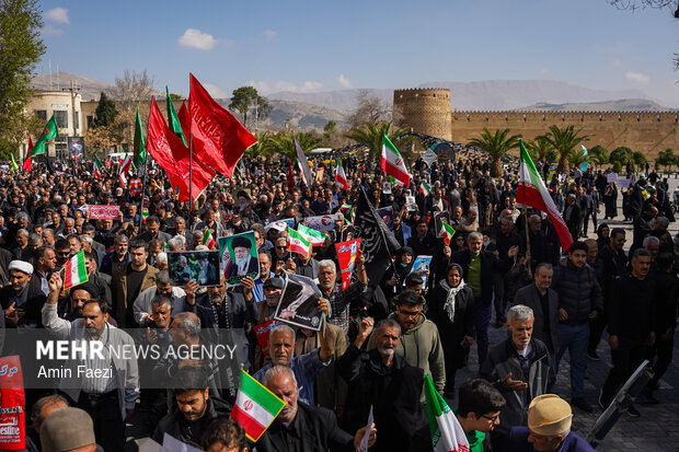 تشییع پیکر 12 شهید اقتدار وطن در شیراز