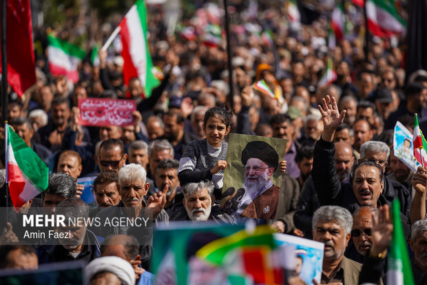 تشییع پیکر 12 شهید اقتدار وطن در شیراز