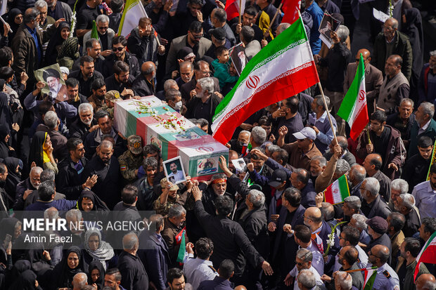 تشییع پیکر 12 شهید اقتدار وطن در شیراز
