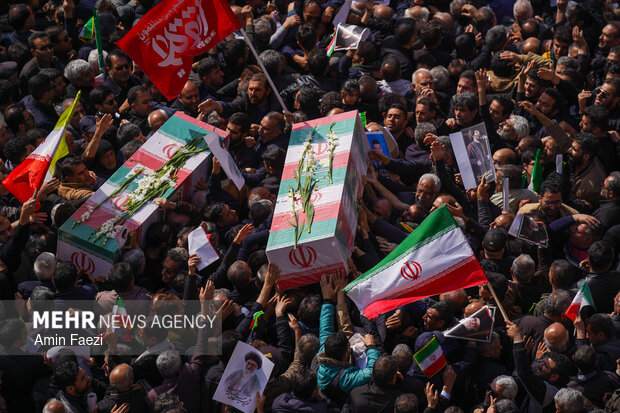 تشییع پیکر 12 شهید اقتدار وطن در شیراز