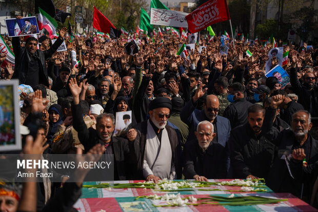 تشییع پیکر 12 شهید اقتدار وطن در شیراز
