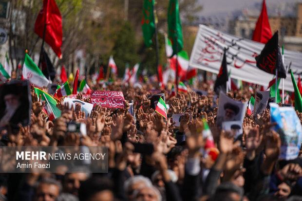 تشییع پیکر 12 شهید اقتدار وطن در شیراز