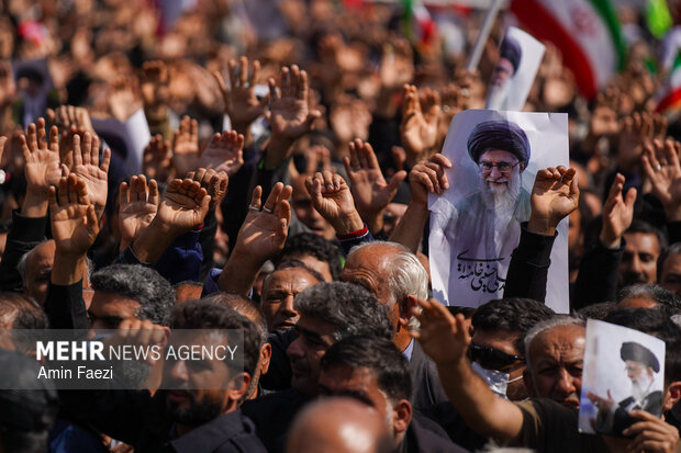 تشییع پیکر 12 شهید اقتدار وطن در شیراز